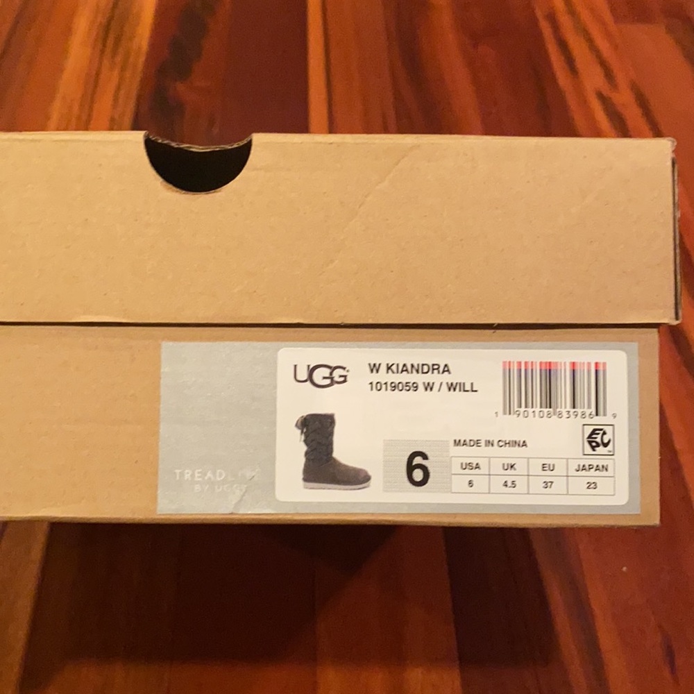 UGG Boots - Picture 6 of 9